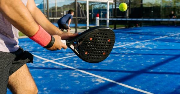 Hogyan vált a padel a tenisz vonzóbb és közösségibb alternatívájává?