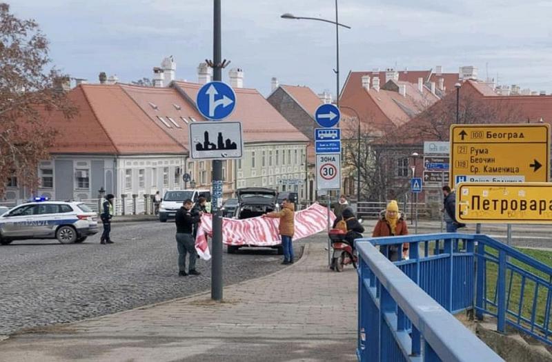 Újvidéken megjelent egy különleges transzparens, amely a Vajdasági Köztársaságot népszerűsíti.