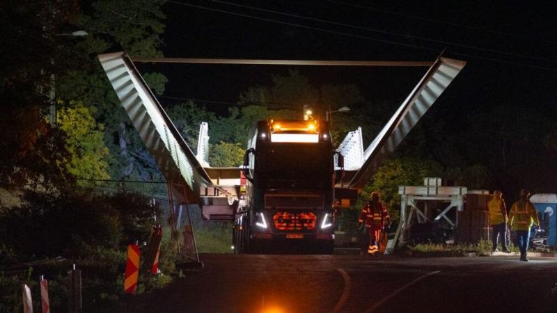 Újabb fényképek: Az éjszaka titokzatos sötétjében több tonnára 