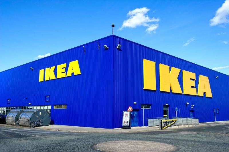 Az Ikea egy különleges kampány keretében magyar sztárt választott a reklámjához, és biztosan meglepne, ha megtudnád, ki az illető. Képzeld el, hogy a márka egy olyan nevet kért fel, aki nemcsak a szórakoztatóiparban ismert, hanem a közönség szívéhez is kö