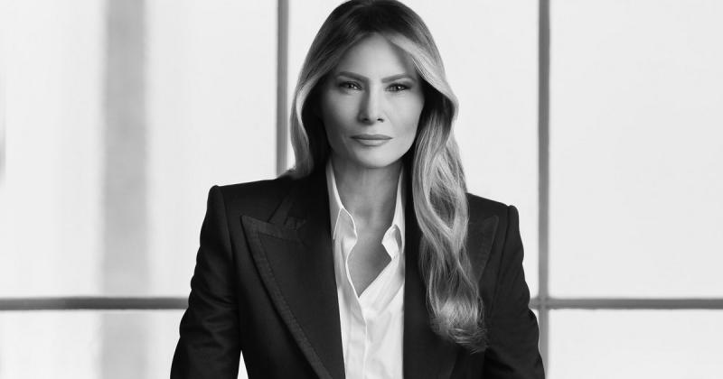 Bemutatták a Fehér Házban Melania Trump hivatalos portréját.