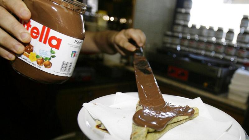 Olaszországban különleges ünnepség keretében emlékeznek meg a Nutella 60. születésnapjáról. Ez a népszerű mogyorókrém nemcsak a desszertek világában szerzett hírnevet, hanem a gasztronómiai kultúra szerves részévé is vált. A jubiláló finomság iránti szere