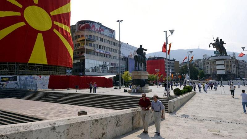 Észak-Macedóniában hamis bombafenyegetések hulláma söpört végig, amely komoly aggodalmat keltett a helyi közösségekben. Ezek az álhírek pánikot okoztak, és a hatóságoknak sürgősen intézkedniük kellett a közbiztonság megőrzése érdekében. A hatóságok figyel