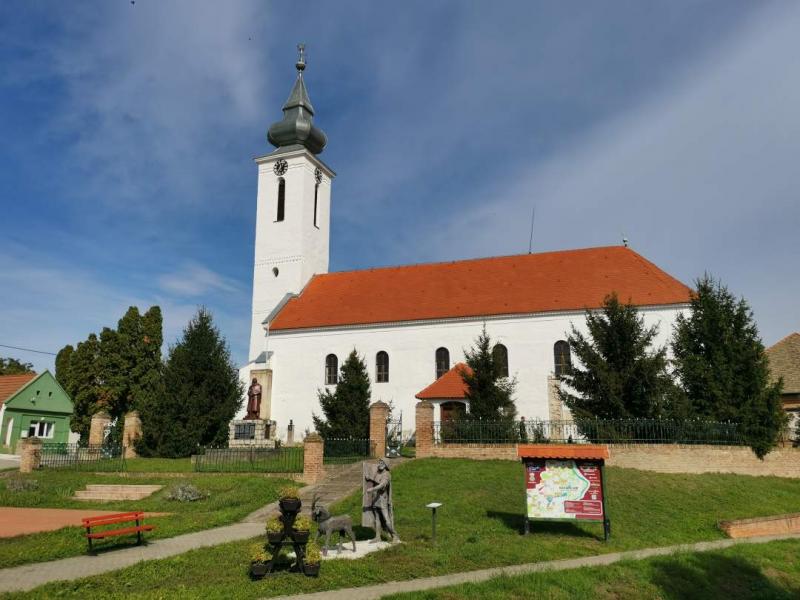 Az elfeledett Drávaszög: Egy rejtett kincs a Duna mentén

A Drávaszög, ez a festői táj, amely a Duna és a Dráva folyók találkozásánál terül el, sokak számára ismeretlen maradt az évek során. Az itt élő emberek kultúrája, hagyományai és történelmi öröksége