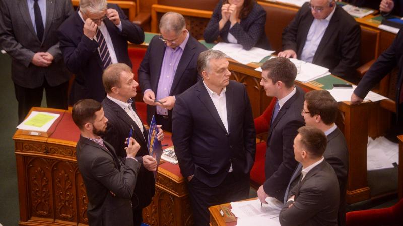 A Demokratikus Koalíció jogi győzelmet aratott Strasbourgban, miután a bíróság megállapította, hogy Kövér László törvénytelenül bírságolta meg azokat, akik az Országházban kifejezték tiltakozásukat a rabszolgatörvény ellen.