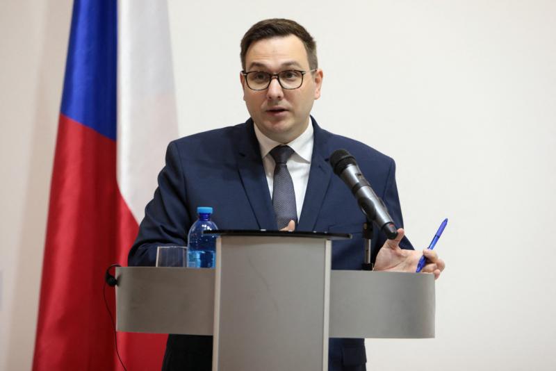 Csehország nem engedi be területére az orosz diplomata-útlevéllel rendelkező személyeket.