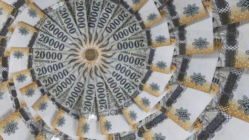 A forint a reggelt erősödéssel indítja.