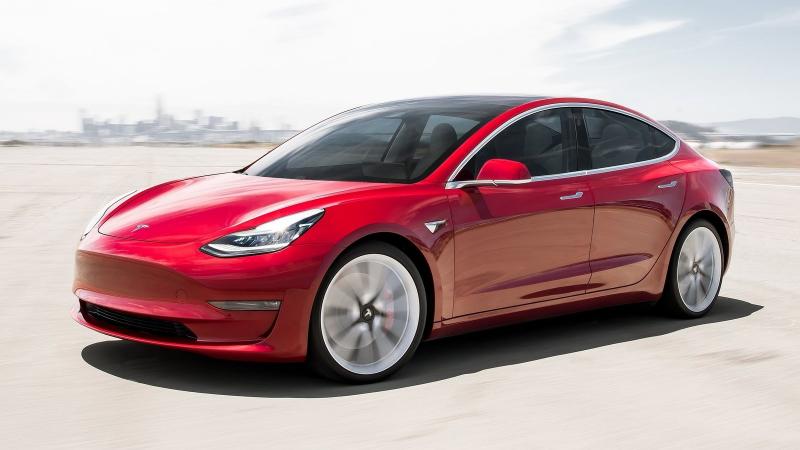 FIGYELEM: Kiugró hír érkezett! Végre visszatért egy rendkívül fontos extrája a Tesla Model 3-nak! 