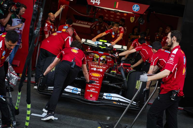 Hamilton megúszta a büntetést Szingapúrban! - F1VILÁG.HU