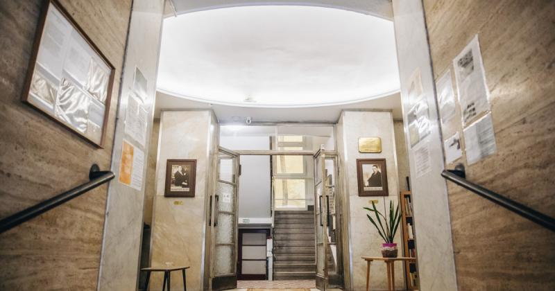 Felfedezések, ősi titkok és kulturális örökség – Budapest rejtett kincsei között öt olyan ház található, amelyek történetei nem csupán izgalmasak, hanem filmvászonra kívánkoznak. Képzelj el kannibál előembereket, akik a város területén éltek, titkos kincs