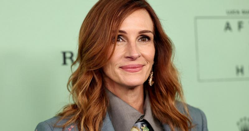 Julia Roberts egy teljesen új külsővel lépne színpadra: a frizura, amit a színszakértő javasol, radikálisan megváltoztatná a megjelenését. A stylist kreatív elképzelései révén a hírességek új arcukat mutathatnák meg, és olyan stílusokat próbálhatnának ki,