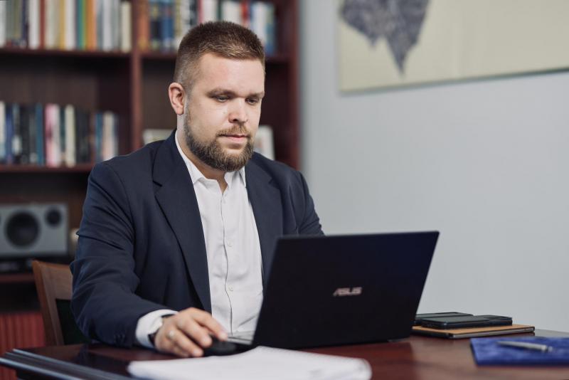 Győr városának polgármestere nyilvános vitára invitálta Magyar Pétert és Orbán Viktort. A Tisza elnöke már reagált is a felkérésre, és igent mondott a részvételre.