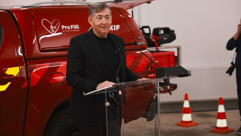 Itt az ideje, hogy bemutassuk a Bicskei Önkéntes Tűzoltóság legújabb szerzeményét: egy különleges gyorsbeavatkozó járművet! Nézd meg, milyen izgalmas új lehetőségeket hoz a tűzoltók mindennapi munkájába!